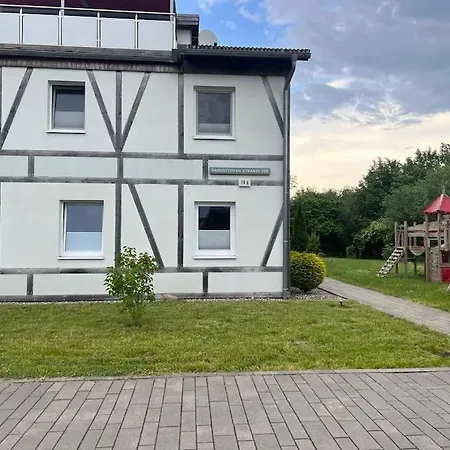 Gemuetliche 100 Qm In Ostseenaehe 아파트 Kritzmow